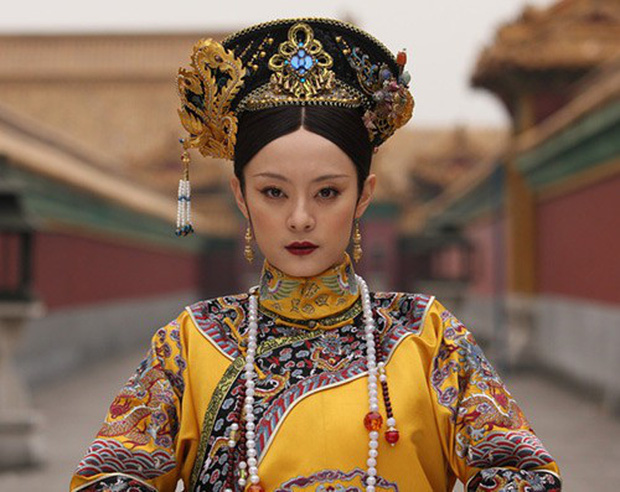 9 mỹ nhân gây mê thiên hạ bằng 'set đồ' nhà Thanh trên phim: Dương Mịch quá lộng lẫy, Châu Tấn soái khí ngút ngàn! - 5 9 mỹ nhân gây mê thiên hạ bằng 'set đồ' nhà Thanh trên phim: Dương Mịch quá lộng lẫy, Châu Tấn soái khí ngút ngàn! - 5