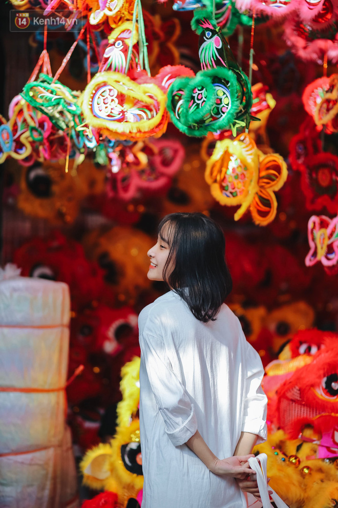 Tiểu thương chợ Trung thu truyền thống Hà Nội đồng loạt treo biển 'Không chụp ảnh, hãy là người có văn hoá!' - 7 Tiểu thương chợ Trung thu truyền thống Hà Nội đồng loạt treo biển 'Không chụp ảnh, hãy là người có văn hoá!' - 7