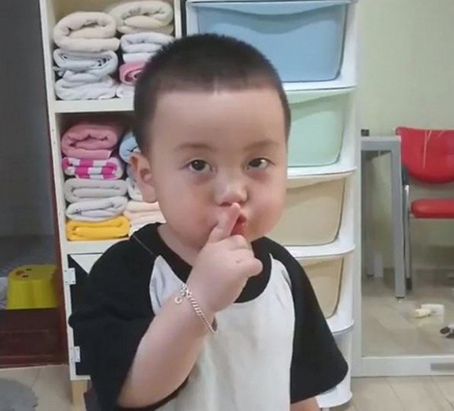 Bé trai gây sốt với hàng nghìn biểu cảm dễ thương, ai xem cũng không nhịn được cười - 16 Bé trai gây sốt với hàng nghìn biểu cảm dễ thương, ai xem cũng không nhịn được cười - 16