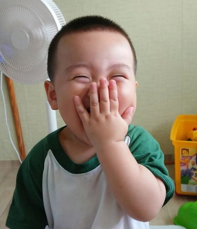 Bé trai gây sốt với hàng nghìn biểu cảm dễ thương, ai xem cũng không nhịn được cười - 19 Bé trai gây sốt với hàng nghìn biểu cảm dễ thương, ai xem cũng không nhịn được cười - 19