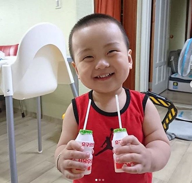 Bé trai gây sốt với hàng nghìn biểu cảm dễ thương, ai xem cũng không nhịn được cười - 2 Bé trai gây sốt với hàng nghìn biểu cảm dễ thương, ai xem cũng không nhịn được cười - 2