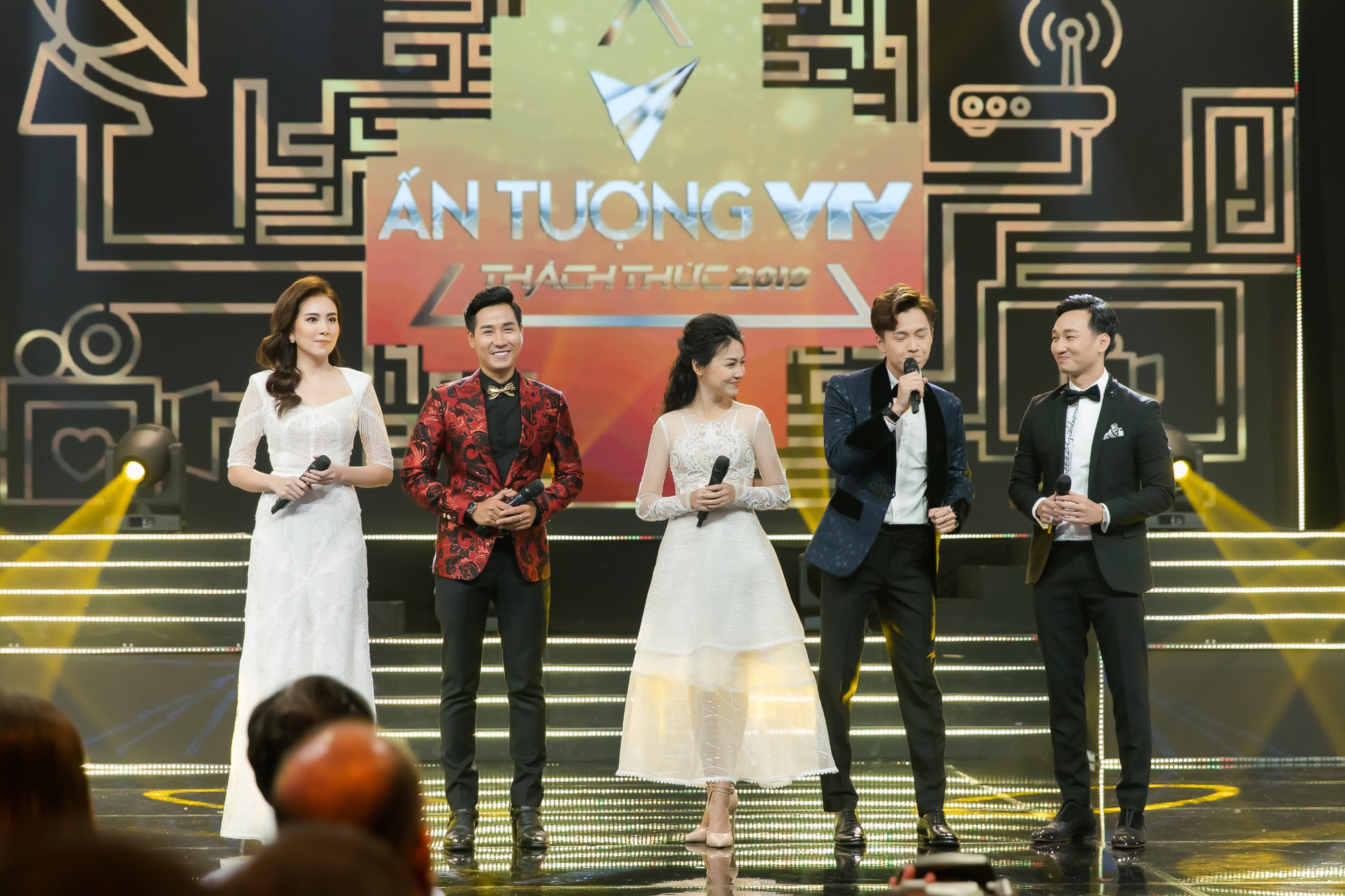 VTV Awards gây tranh cãi, Nguyên Khang nói gì khi được cho là xứng đáng giành giải hơn Thành Trung? - 4 VTV Awards gây tranh cãi, Nguyên Khang nói gì khi được cho là xứng đáng giành giải hơn Thành Trung? - 4