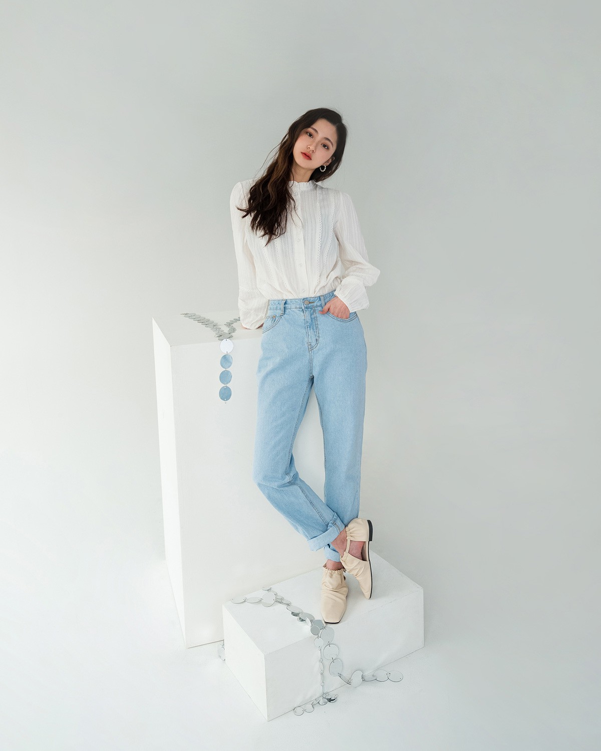 Chiếc áo cộng thêm vài phần sang chảnh cho các chị em công sở hóa ra cực dễ mix đồ Chiếc áo cộng thêm vài phần sang chảnh cho các chị em công sở hóa ra cực dễ mix đồ