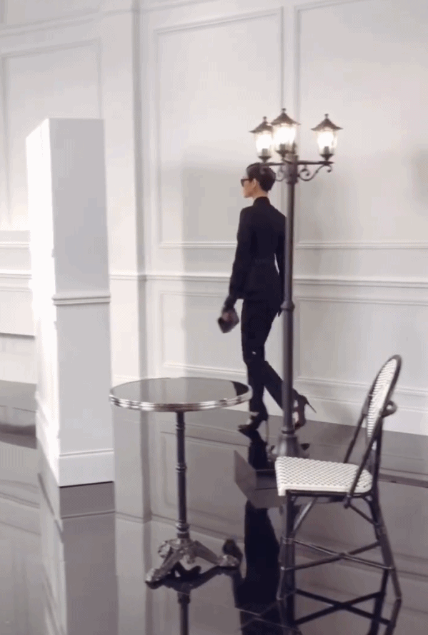Hề Mộng Dao khoe hình ảnh catwalk trên giày cao gót: Giấc mộng được ẵm cháu đích tôn của gia tộc 'vua sòng bài Macau' sụp đổ - 2 Hề Mộng Dao khoe hình ảnh catwalk trên giày cao gót: Giấc mộng được ẵm cháu đích tôn của gia tộc 'vua sòng bài Macau' sụp đổ - 2