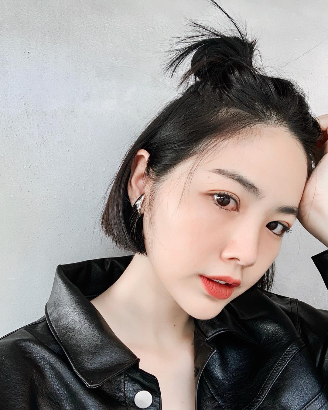 4 kiểu tóc nhanh gọn cứu vớt nhan sắc của chị em trong những ngày mưa gió não nề - 9 4 kiểu tóc nhanh gọn cứu vớt nhan sắc của chị em trong những ngày mưa gió não nề - 9
