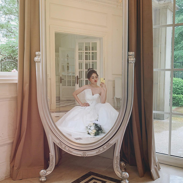 Phương Nga đăng ảnh diện váy cưới xinh ngút ngàn, khiến fan rần rần hối thúc chuyện cưới xin với Bình An Phương Nga đăng ảnh diện váy cưới xinh ngút ngàn, khiến fan rần rần hối thúc chuyện cưới xin với Bình An