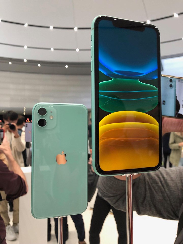 iPhone 11 vừa ra mắt, hội chị em tấm tắc khen màu sắc 'chuẩn bánh bèo' nhưng cụm camera lại là một trò đùa hài hước - 1 iPhone 11 vừa ra mắt, hội chị em tấm tắc khen màu sắc 'chuẩn bánh bèo' nhưng cụm camera lại là một trò đùa hài hước - 1