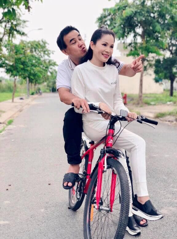 Kỷ niệm 14 năm ngày cưới, MC Quyền Linh nhắn nhủ đến bà xã điều không ngờ tới - 3 Kỷ niệm 14 năm ngày cưới, MC Quyền Linh nhắn nhủ đến bà xã điều không ngờ tới - 3