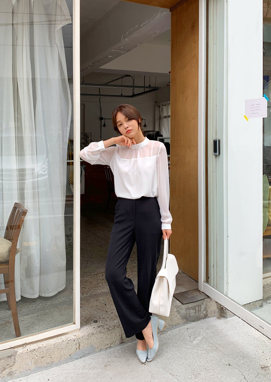Chiếc áo cộng thêm vài phần sang chảnh cho các chị em công sở hóa ra cực dễ mix đồ - 9 Chiếc áo cộng thêm vài phần sang chảnh cho các chị em công sở hóa ra cực dễ mix đồ - 9