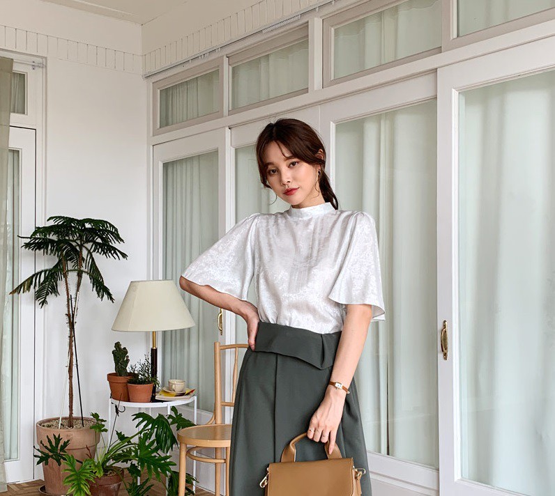 Chiếc áo cộng thêm vài phần sang chảnh cho các chị em công sở hóa ra cực dễ mix đồ - 10 Chiếc áo cộng thêm vài phần sang chảnh cho các chị em công sở hóa ra cực dễ mix đồ - 10
