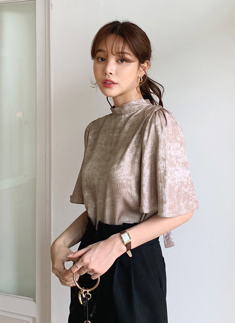 Chiếc áo cộng thêm vài phần sang chảnh cho các chị em công sở hóa ra cực dễ mix đồ - 11 Chiếc áo cộng thêm vài phần sang chảnh cho các chị em công sở hóa ra cực dễ mix đồ - 11
