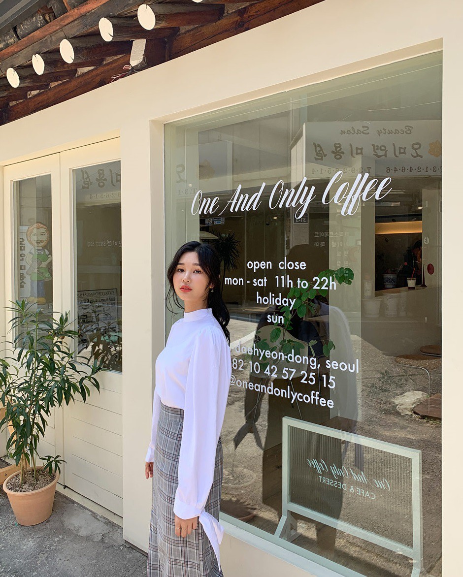 Chiếc áo cộng thêm vài phần sang chảnh cho các chị em công sở hóa ra cực dễ mix đồ - 12 Chiếc áo cộng thêm vài phần sang chảnh cho các chị em công sở hóa ra cực dễ mix đồ - 12