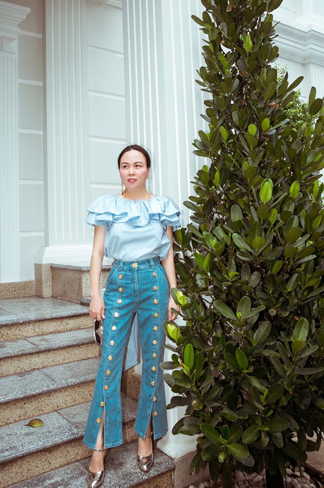 Ở Việt Nam, nếu không phải Phượng Chanel thì hẳn chẳng ai có thể tự tin diện được mẫu quần jean 'nửa nạc nửa mỡ' này - 6 Ở Việt Nam, nếu không phải Phượng Chanel thì hẳn chẳng ai có thể tự tin diện được mẫu quần jean 'nửa nạc nửa mỡ' này - 6