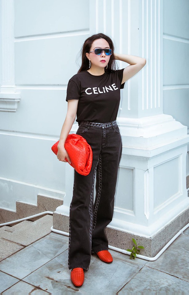 Ở Việt Nam, nếu không phải Phượng Chanel thì hẳn chẳng ai có thể tự tin diện được mẫu quần jean 'nửa nạc nửa mỡ' này - 9 Ở Việt Nam, nếu không phải Phượng Chanel thì hẳn chẳng ai có thể tự tin diện được mẫu quần jean 'nửa nạc nửa mỡ' này - 9
