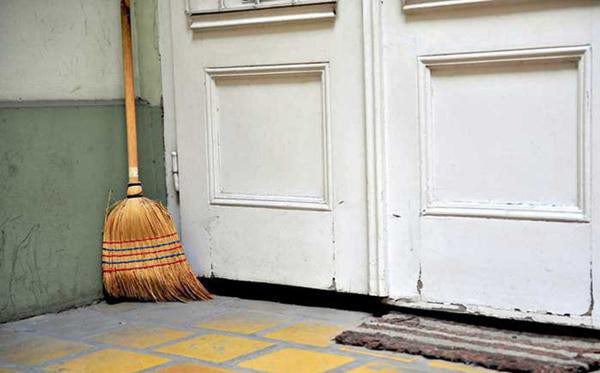 Mở cửa nhà thấy ngay thứ này, xác định tiền bạc hao hụt làm trước mất sau Mở cửa nhà thấy ngay thứ này, xác định tiền bạc hao hụt làm trước mất sau