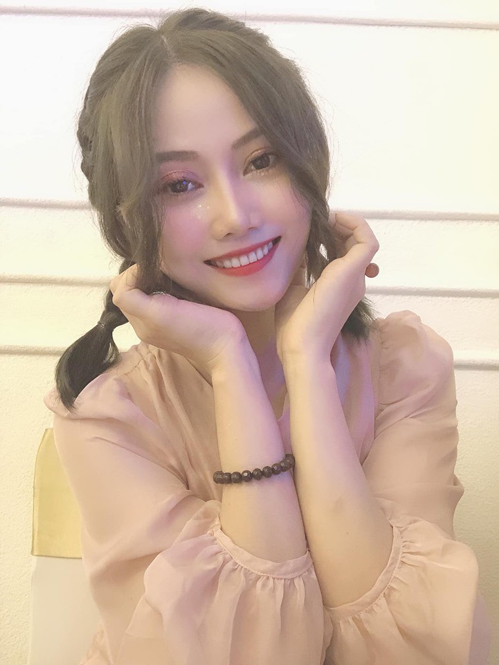 Cô gái từng lên mạng khoe được bạn trai cho 25 triệu đi ăn sáng lại tiếp tục gây chú ý khi đăng xấp tiền 100 triệu bạn trai tặng mua sắm - 7 Cô gái từng lên mạng khoe được bạn trai cho 25 triệu đi ăn sáng lại tiếp tục gây chú ý khi đăng xấp tiền 100 triệu bạn trai tặng mua sắm - 7