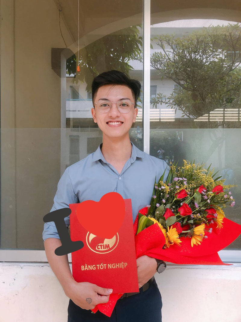 Cô gái từng lên mạng khoe được bạn trai cho 25 triệu đi ăn sáng lại tiếp tục gây chú ý khi đăng xấp tiền 100 triệu bạn trai tặng mua sắm - 4 Cô gái từng lên mạng khoe được bạn trai cho 25 triệu đi ăn sáng lại tiếp tục gây chú ý khi đăng xấp tiền 100 triệu bạn trai tặng mua sắm - 4