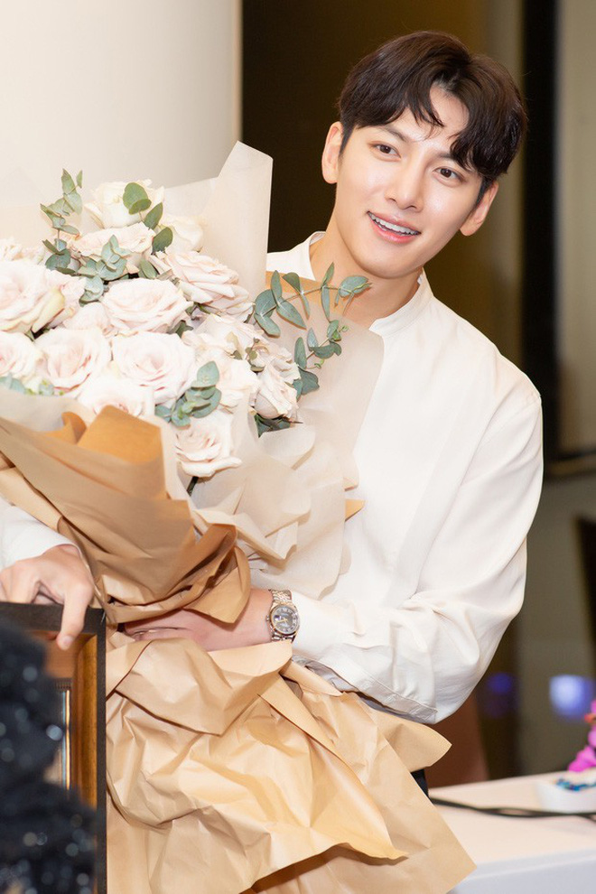 FC Việt của Ji Chang Wook: Đừng mắng nhiếc fan vì không ai mời mà tới, vì đó là sự kiện công khai và Alley đăng tin mời fan đến FC Việt của Ji Chang Wook: Đừng mắng nhiếc fan vì không ai mời mà tới, vì đó là sự kiện công khai và Alley đăng tin mời fan đến