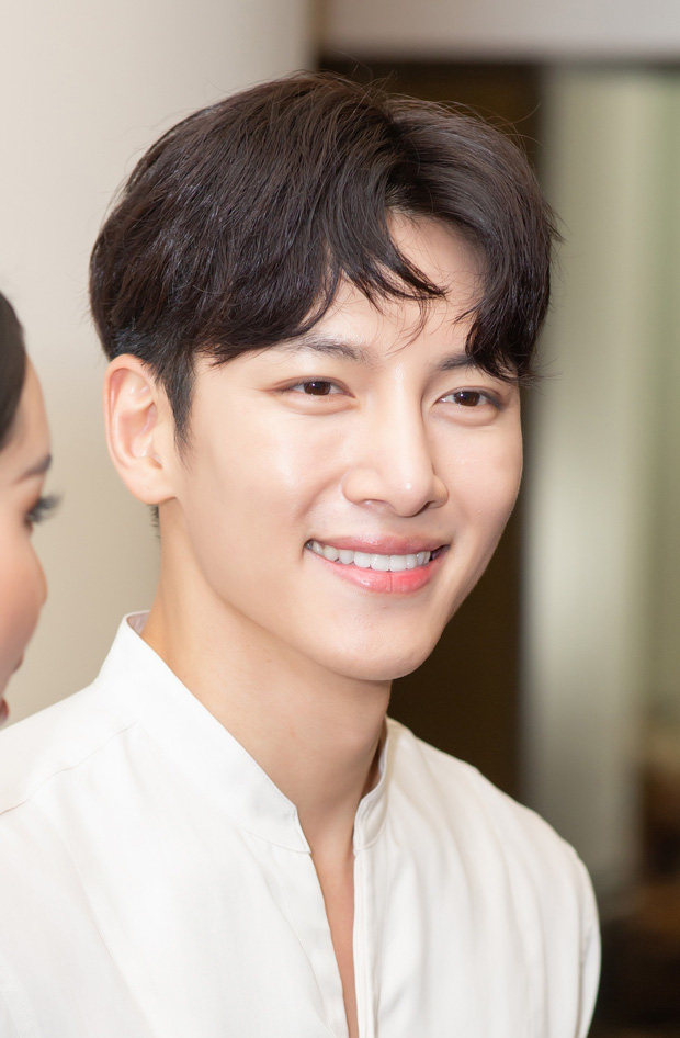 Diệp Lâm Anh chính thức lên tiếng về sự kiện Ji Chang Wook bị huỷ, hé lộ loạt ảnh cuộc gặp gỡ 15 phút với tài tử Hàn - 2 Diệp Lâm Anh chính thức lên tiếng về sự kiện Ji Chang Wook bị huỷ, hé lộ loạt ảnh cuộc gặp gỡ 15 phút với tài tử Hàn - 2