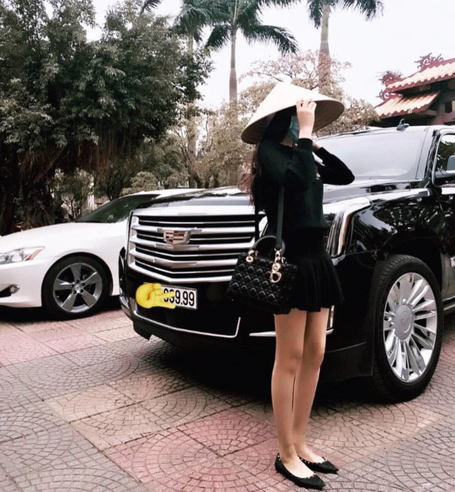 Tiểu thư kín tiếng hội Rich Kid Việt khoe ảnh nắm tay bạn trai giấu mặt, dân tình hóng đám cưới xa xỉ như ái nữ nhà Minh Nhựa Tiểu thư kín tiếng hội Rich Kid Việt khoe ảnh nắm tay bạn trai giấu mặt, dân tình hóng đám cưới xa xỉ như ái nữ nhà Minh Nhựa