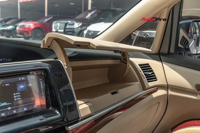 Cận cảnh Toyota Previa 2019 nhập khẩu Trung Đông giá gần 3 tỷ đồng đầu tiên tại Việt Nam - 12 Cận cảnh Toyota Previa 2019 nhập khẩu Trung Đông giá gần 3 tỷ đồng đầu tiên tại Việt Nam - 12