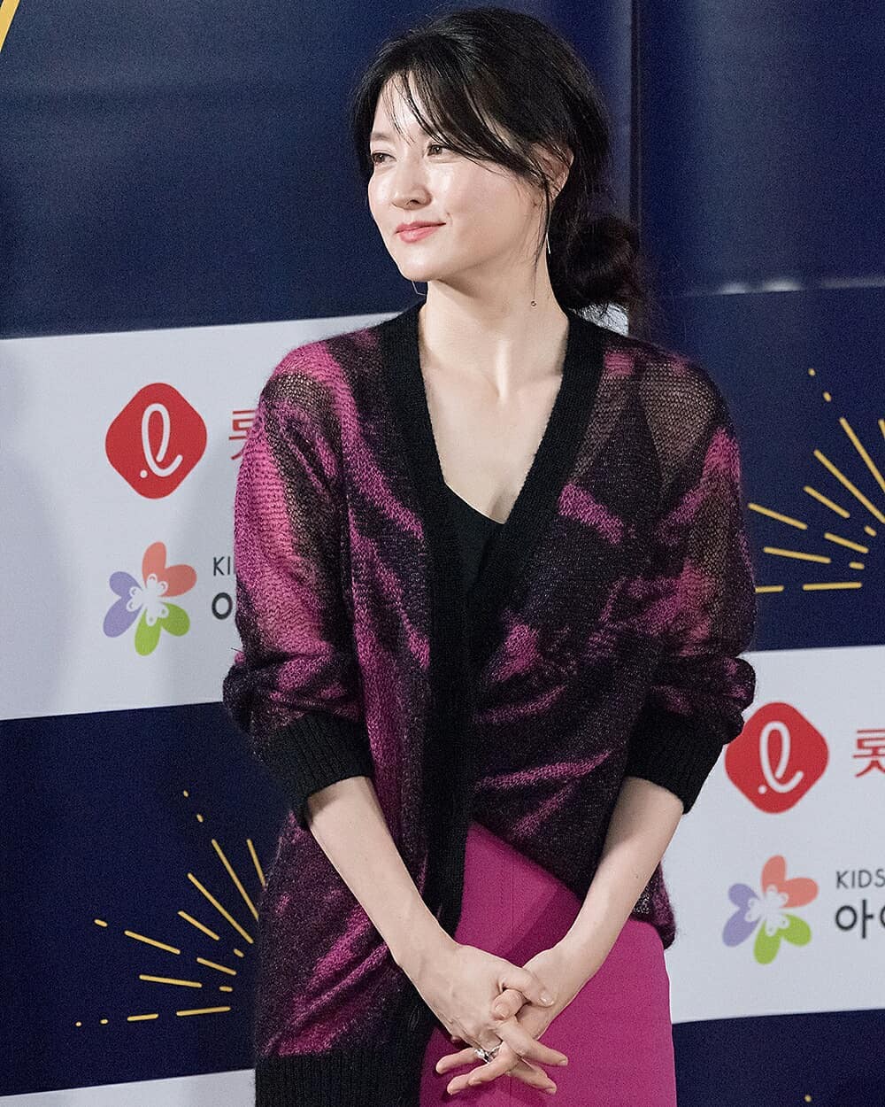 Lee Young Ae trong bộ cánh già đinh đã cho thấy: Mỹ nhân không tuổi cũng thành luống tuổi nếu chọn sai trang phục Lee Young Ae trong bộ cánh già đinh đã cho thấy: Mỹ nhân không tuổi cũng thành luống tuổi nếu chọn sai trang phục