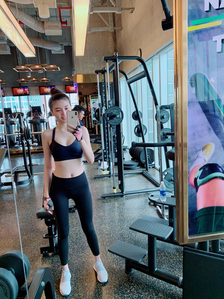 'Mỹ nữ Vũng Tàu đi xe 70 tỷ' nhảy bốc lửa kém gì 'Nữ hoàng nội y' Ngọc Trinh? - 1 'Mỹ nữ Vũng Tàu đi xe 70 tỷ' nhảy bốc lửa kém gì 'Nữ hoàng nội y' Ngọc Trinh? - 1