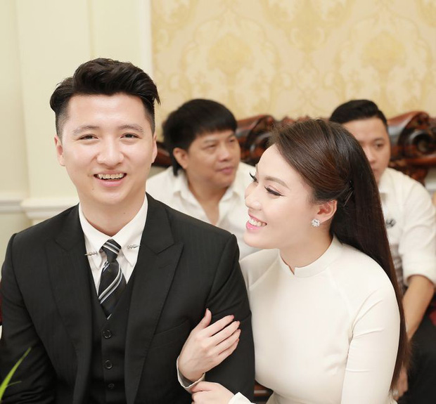 Năm trước còn dạm ngõ với cơ phó Hà Duy, năm nay nữ giảng viên xinh đẹp đã lên xe hoa với bạn trai doanh nhân rồi đây! - 7 Năm trước còn dạm ngõ với cơ phó Hà Duy, năm nay nữ giảng viên xinh đẹp đã lên xe hoa với bạn trai doanh nhân rồi đây! - 7