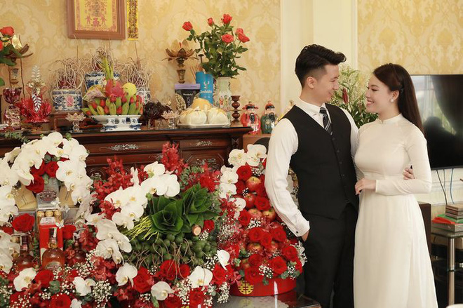 Năm trước còn dạm ngõ với cơ phó Hà Duy, năm nay nữ giảng viên xinh đẹp đã lên xe hoa với bạn trai doanh nhân rồi đây! - 3 Năm trước còn dạm ngõ với cơ phó Hà Duy, năm nay nữ giảng viên xinh đẹp đã lên xe hoa với bạn trai doanh nhân rồi đây! - 3