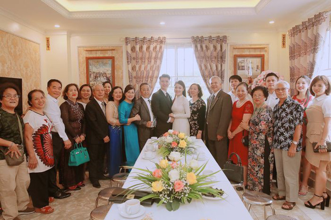 Năm trước còn dạm ngõ với cơ phó Hà Duy, năm nay nữ giảng viên xinh đẹp đã lên xe hoa với bạn trai doanh nhân rồi đây! - 4 Năm trước còn dạm ngõ với cơ phó Hà Duy, năm nay nữ giảng viên xinh đẹp đã lên xe hoa với bạn trai doanh nhân rồi đây! - 4