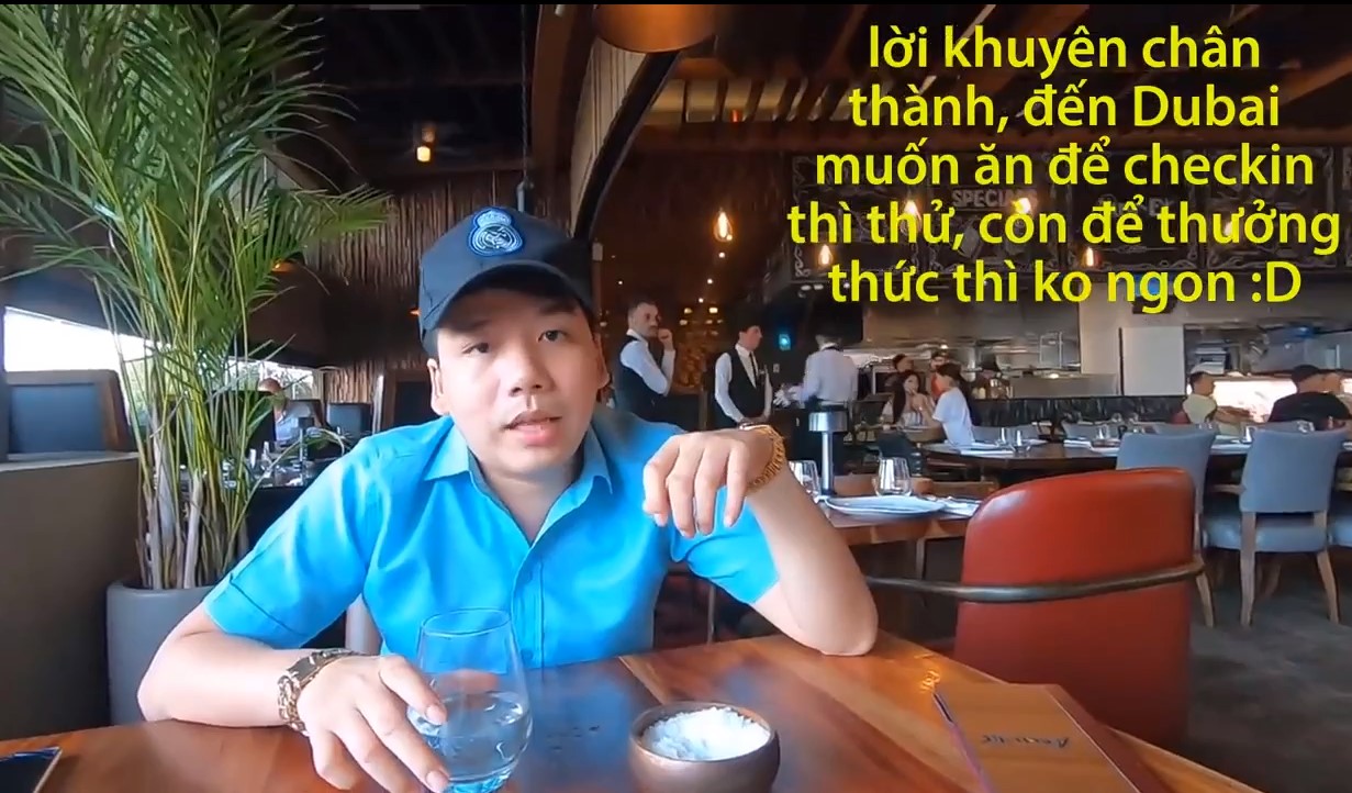 Khoa Pug review món bò dát vàng của 'thánh rắc muối' trị giá hơn 8 triệu: Bít tết nướng cháy đắng ngắt, thua xa cách làm của nhà hàng Việt - 13 Khoa Pug review món bò dát vàng của 'thánh rắc muối' trị giá hơn 8 triệu: Bít tết nướng cháy đắng ngắt, thua xa cách làm của nhà hàng Việt - 13