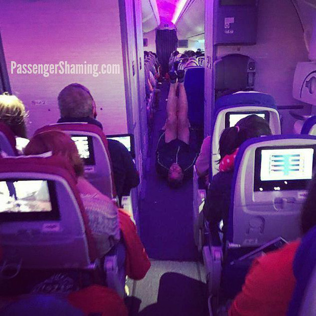 Đi máy bay mà cứ hồn nhiên như ở nhà mình, loạt hành khách này đích thị là những kẻ 'tạo nghiệp' tài ba! - 13 Đi máy bay mà cứ hồn nhiên như ở nhà mình, loạt hành khách này đích thị là những kẻ 'tạo nghiệp' tài ba! - 13