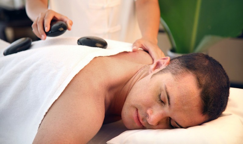 Đột quỵ sau khi mát-xa cổ vai gáy: Bác sĩ chỉ ra 4 đối tượng cần tránh thư giãn theo cách này kẻo mất mạng trong tích tắc - 1 Đột quỵ sau khi mát-xa cổ vai gáy: Bác sĩ chỉ ra 4 đối tượng cần tránh thư giãn theo cách này kẻo mất mạng trong tích tắc - 1