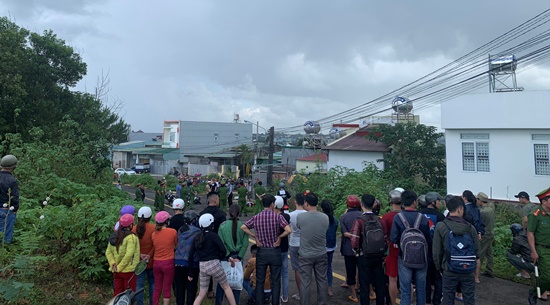 Thực nghiệm hiện trường vụ nam sinh bị đâm tử vong - 1 Thực nghiệm hiện trường vụ nam sinh bị đâm tử vong - 1