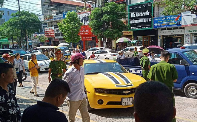 Danh tính chủ xe sang Camaro bị CSGT Quảng Ninh cầm súng AK chọc vỡ kính Danh tính chủ xe sang Camaro bị CSGT Quảng Ninh cầm súng AK chọc vỡ kính