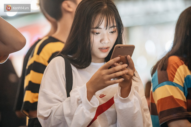 Phố bích họa Phùng Hưng đông kinh hoàng đêm trước Trung thu: Lúc đi hết mình lúc về hết hồn! - 10 Phố bích họa Phùng Hưng đông kinh hoàng đêm trước Trung thu: Lúc đi hết mình lúc về hết hồn! - 10