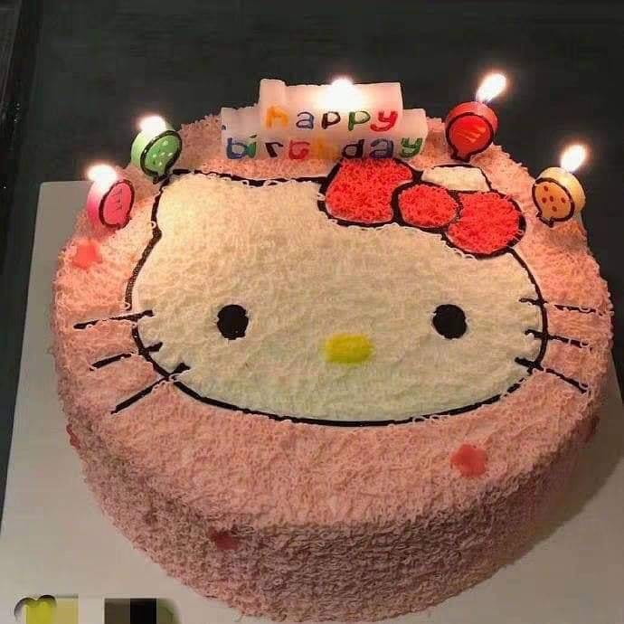 Đặt bánh Hello Kitty siêu đáng yêu, cô nàng khóc ròng khi mở ra trông thấy cô mèo 'ngáo ngơ' như vừa đi bar về - 1 Đặt bánh Hello Kitty siêu đáng yêu, cô nàng khóc ròng khi mở ra trông thấy cô mèo 'ngáo ngơ' như vừa đi bar về - 1