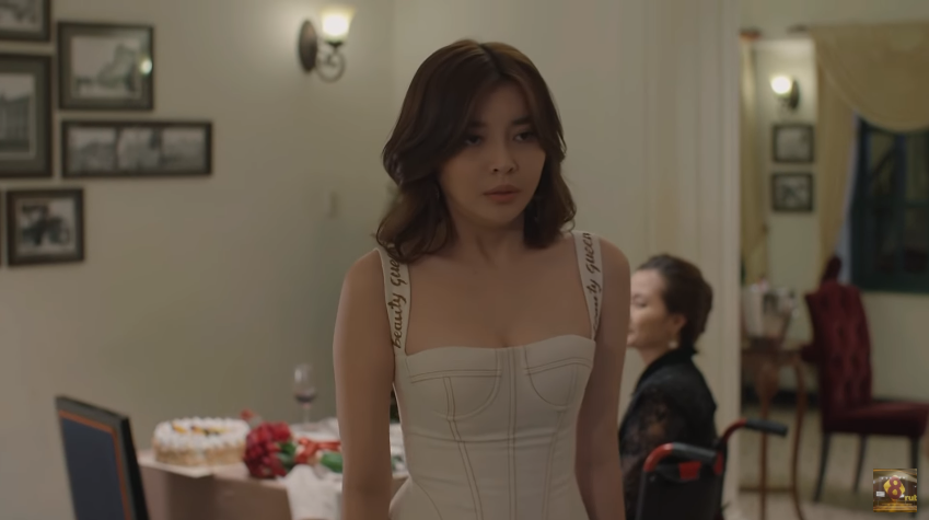 Bán chồng tập 17: Diệu Ngọc bẽ bàng phát hiện Hưng đã có vợ, lại còn bị vợ Hưng ép chụp hình cực ác - 2 Bán chồng tập 17: Diệu Ngọc bẽ bàng phát hiện Hưng đã có vợ, lại còn bị vợ Hưng ép chụp hình cực ác - 2