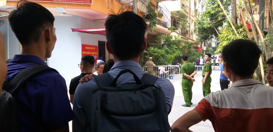 Vụ 2 nữ sinh bị đâm liên tiếp đến tử vong: Nghi phạm còn truy đuổi 3 cô gái khác trước khi nhảy lầu 5 tự tử - 2 Vụ 2 nữ sinh bị đâm liên tiếp đến tử vong: Nghi phạm còn truy đuổi 3 cô gái khác trước khi nhảy lầu 5 tự tử - 2