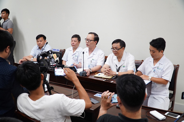 BV Nhi Trung Ương họp báo vụ cháu bé 3 tuổi bị bỏ quên 7 tiếng trên xe ô tô BV Nhi Trung Ương họp báo vụ cháu bé 3 tuổi bị bỏ quên 7 tiếng trên xe ô tô