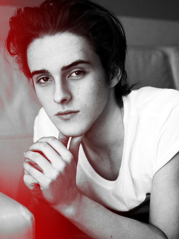 Màn dậy thì ngoạn mục của em trai Emma Watson bỗng hot trở lại: Nam thần ngày càng đẹp không lối thoát! - 5 Màn dậy thì ngoạn mục của em trai Emma Watson bỗng hot trở lại: Nam thần ngày càng đẹp không lối thoát! - 5