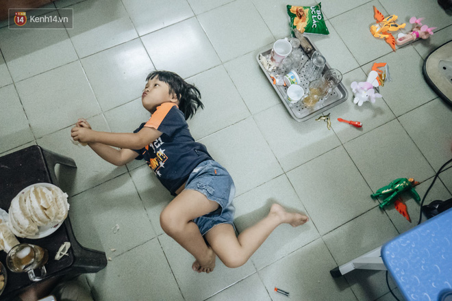 Chuyện nữ bác sĩ 53 tuổi sinh đôi 2 bé gái ở Hà Nội: 'Tôi có được con là tốt lắm rồi, không có chúng đời tôi còn khổ hơn nữa' - 6 Chuyện nữ bác sĩ 53 tuổi sinh đôi 2 bé gái ở Hà Nội: 'Tôi có được con là tốt lắm rồi, không có chúng đời tôi còn khổ hơn nữa' - 6