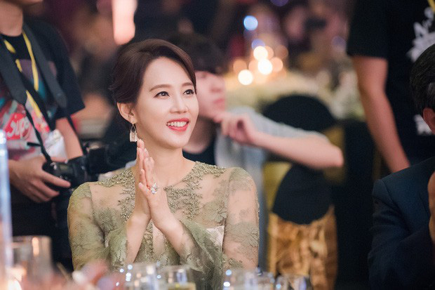 4 ca dao kéo bất đắc dĩ của Kbiz: Mỹ nhân 'Gia đình là số 1' hack tuổi thần sầu, Minzy (2NE1) khác lạ khó tin - 25 4 ca dao kéo bất đắc dĩ của Kbiz: Mỹ nhân 'Gia đình là số 1' hack tuổi thần sầu, Minzy (2NE1) khác lạ khó tin - 25