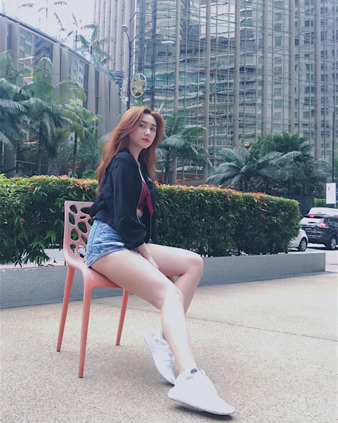 Bạn gái cũ thủ môn Bùi Tiến Dũng bất ngờ xuất hiện trên báo Trung, được khen 'xinh kiểu em gái nhà bên' - 3 Bạn gái cũ thủ môn Bùi Tiến Dũng bất ngờ xuất hiện trên báo Trung, được khen 'xinh kiểu em gái nhà bên' - 3