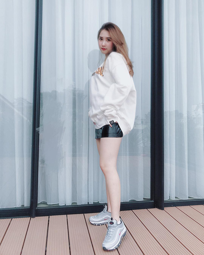 Bạn gái cũ thủ môn Bùi Tiến Dũng bất ngờ xuất hiện trên báo Trung, được khen 'xinh kiểu em gái nhà bên' - 5 Bạn gái cũ thủ môn Bùi Tiến Dũng bất ngờ xuất hiện trên báo Trung, được khen 'xinh kiểu em gái nhà bên' - 5