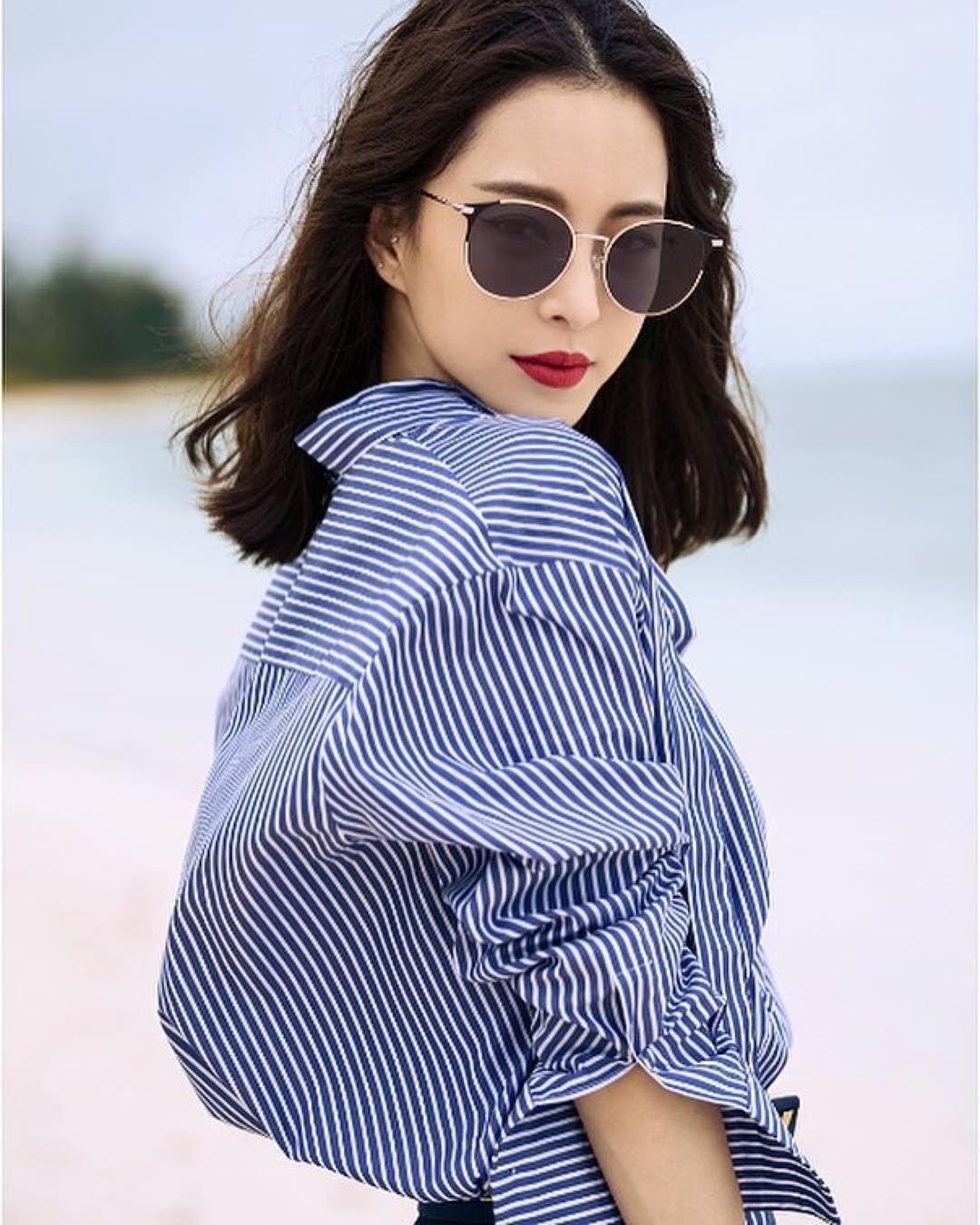 Có một kiểu áo sơ mi đang rất được lòng các sao nữ xứ Hàn: Diện lên trẻ trung, thu gọn vóc dáng và hơn thế nữa - 4 Có một kiểu áo sơ mi đang rất được lòng các sao nữ xứ Hàn: Diện lên trẻ trung, thu gọn vóc dáng và hơn thế nữa - 4