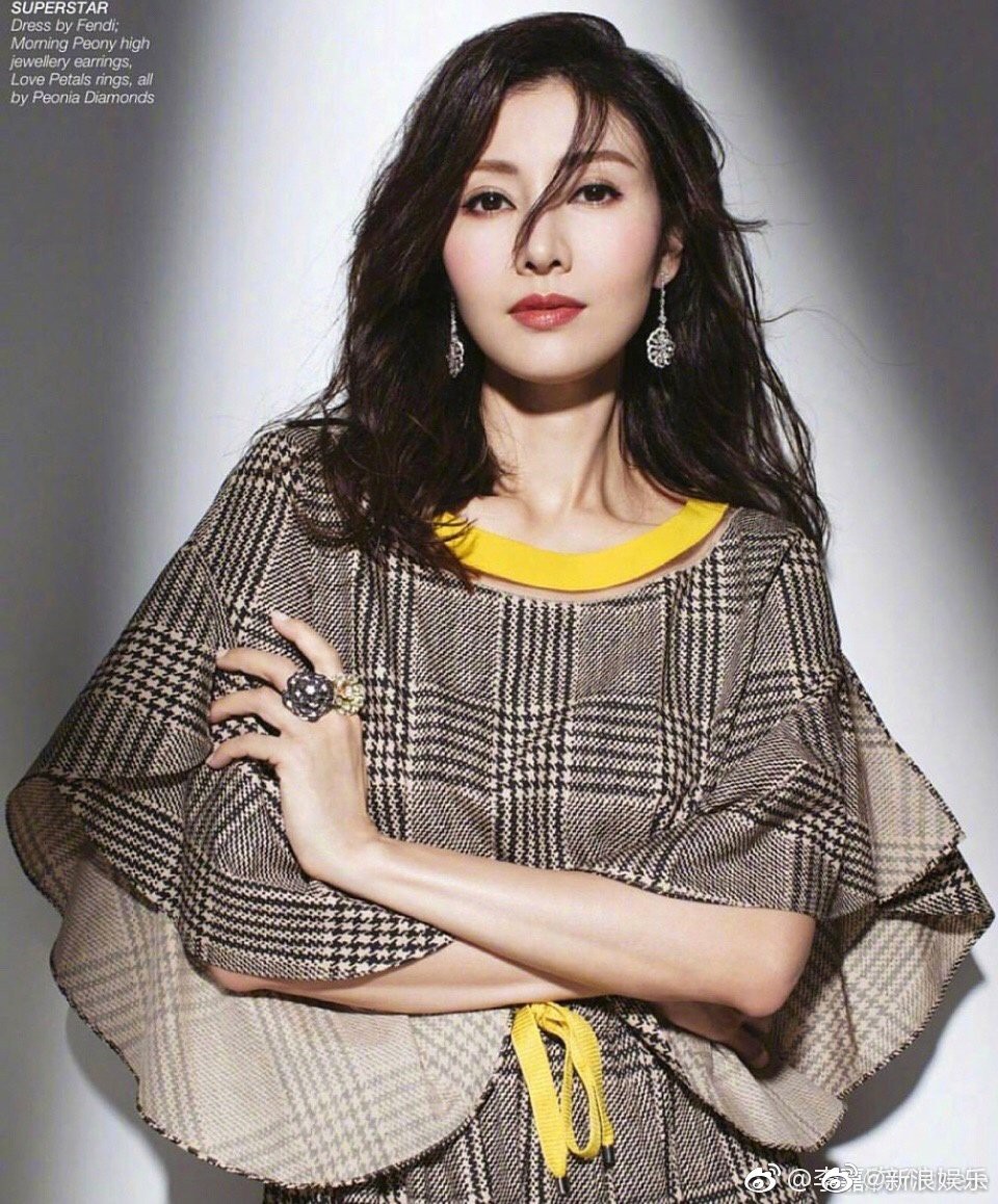 'Hoa hậu đẹp nhất Hong Kong' Lý Gia Hân lại khiến dân tình chao đảo bởi nhan sắc đỉnh cao và style trẻ trung ở tuổi U50 - 4 'Hoa hậu đẹp nhất Hong Kong' Lý Gia Hân lại khiến dân tình chao đảo bởi nhan sắc đỉnh cao và style trẻ trung ở tuổi U50 - 4