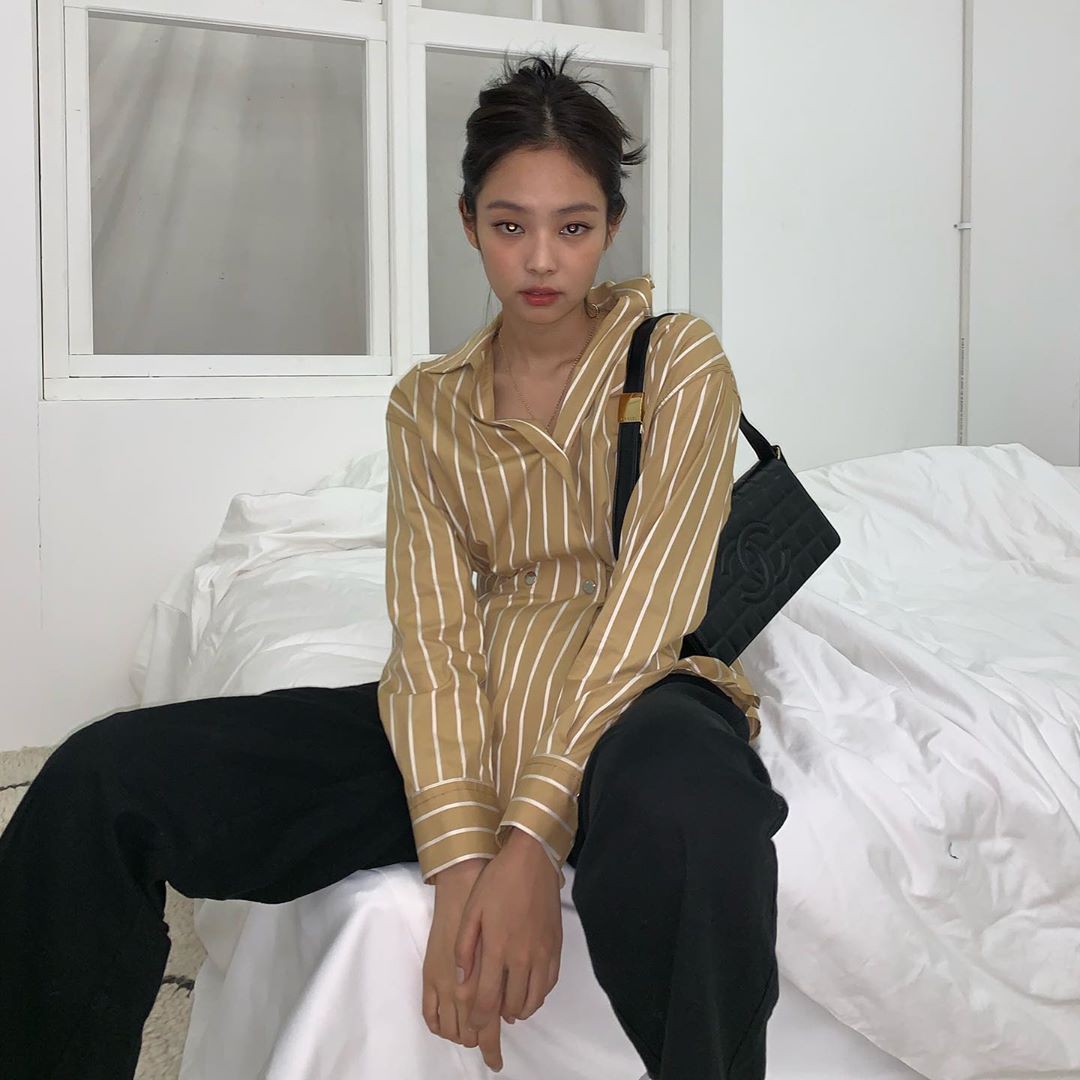Có một kiểu áo sơ mi đang rất được lòng các sao nữ xứ Hàn: Diện lên trẻ trung, thu gọn vóc dáng và hơn thế nữa - 3 Có một kiểu áo sơ mi đang rất được lòng các sao nữ xứ Hàn: Diện lên trẻ trung, thu gọn vóc dáng và hơn thế nữa - 3