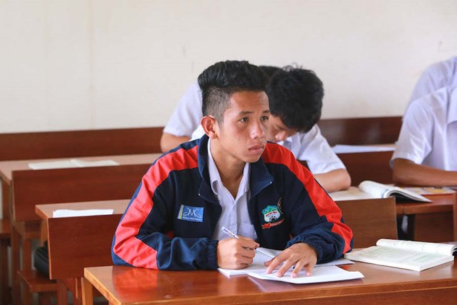 Ảnh hiếm thời đi học của dàn cầu thủ Việt: Ai cũng nhìn cực ngố tàu, riêng Xuân Trường gây bất ngờ với thành tích học tập khủng - 13 Ảnh hiếm thời đi học của dàn cầu thủ Việt: Ai cũng nhìn cực ngố tàu, riêng Xuân Trường gây bất ngờ với thành tích học tập khủng - 13
