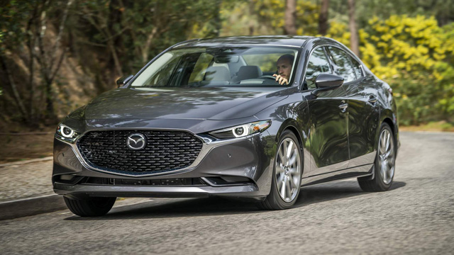 Toyota Altis, Mazda3 khép lại cuộc ‘thay máu’ sedan C tại Việt Nam năm 2019 - 1 Toyota Altis, Mazda3 khép lại cuộc ‘thay máu’ sedan C tại Việt Nam năm 2019 - 1